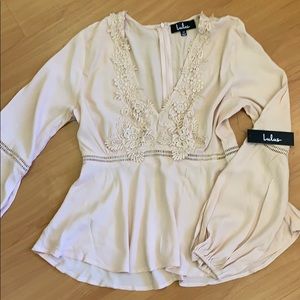 Lulu’s cream blouse